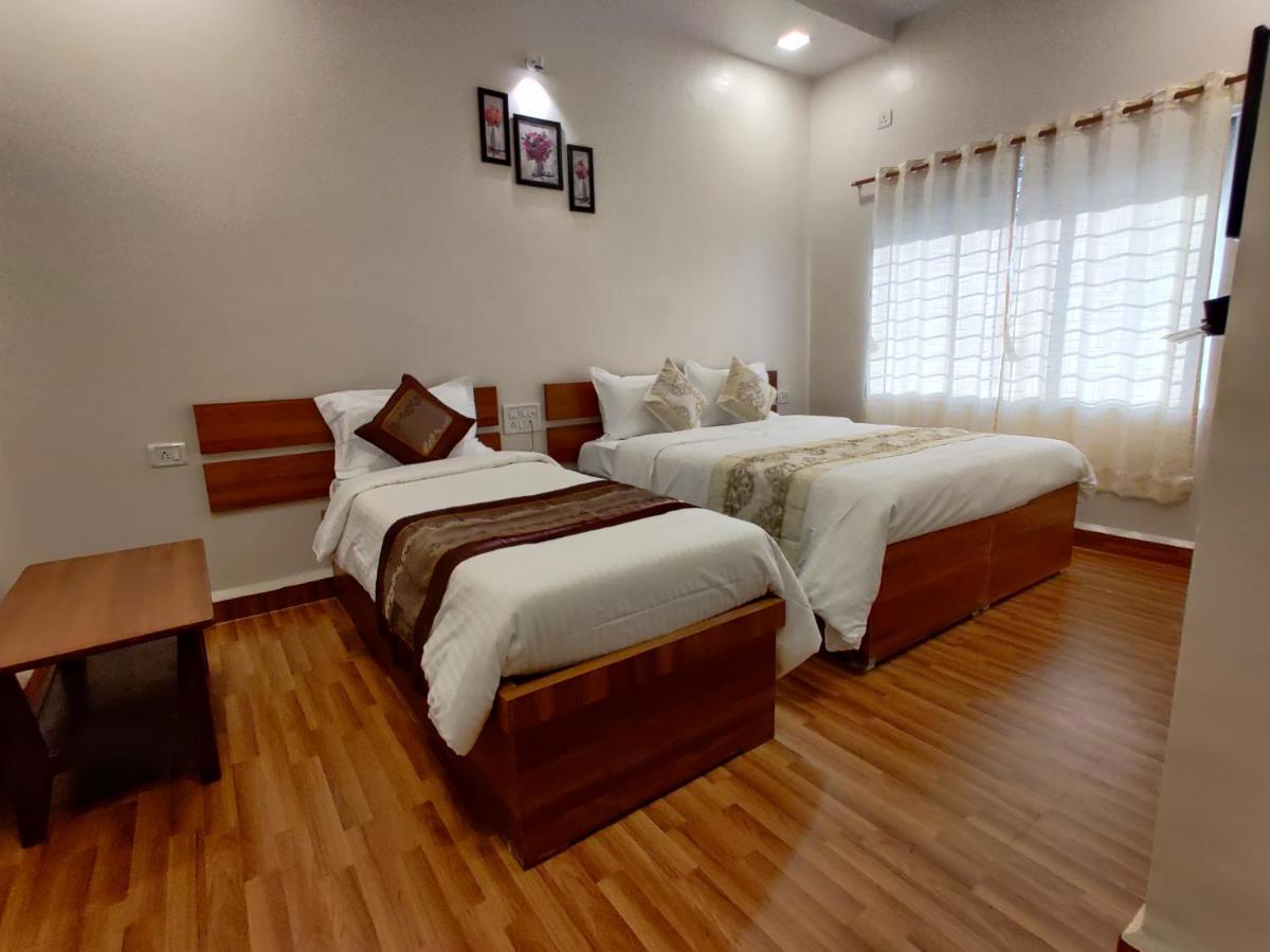 Hotel Surya Grande Kudal  Exterior photo